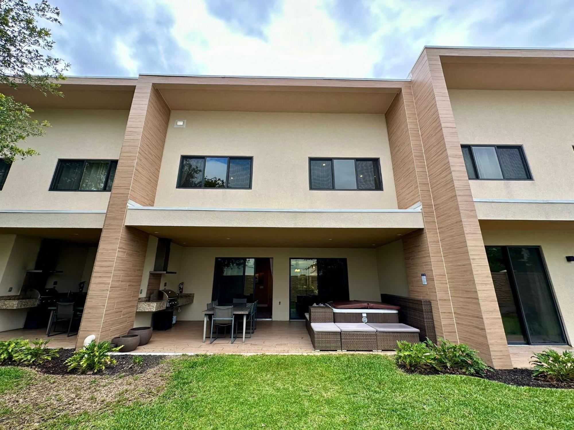 Luxury Home In Orlando With Private Hot Tub - 7 Min From Disney Parks - 3 Bedrooms And 4 Bathrooms! Exterior photo