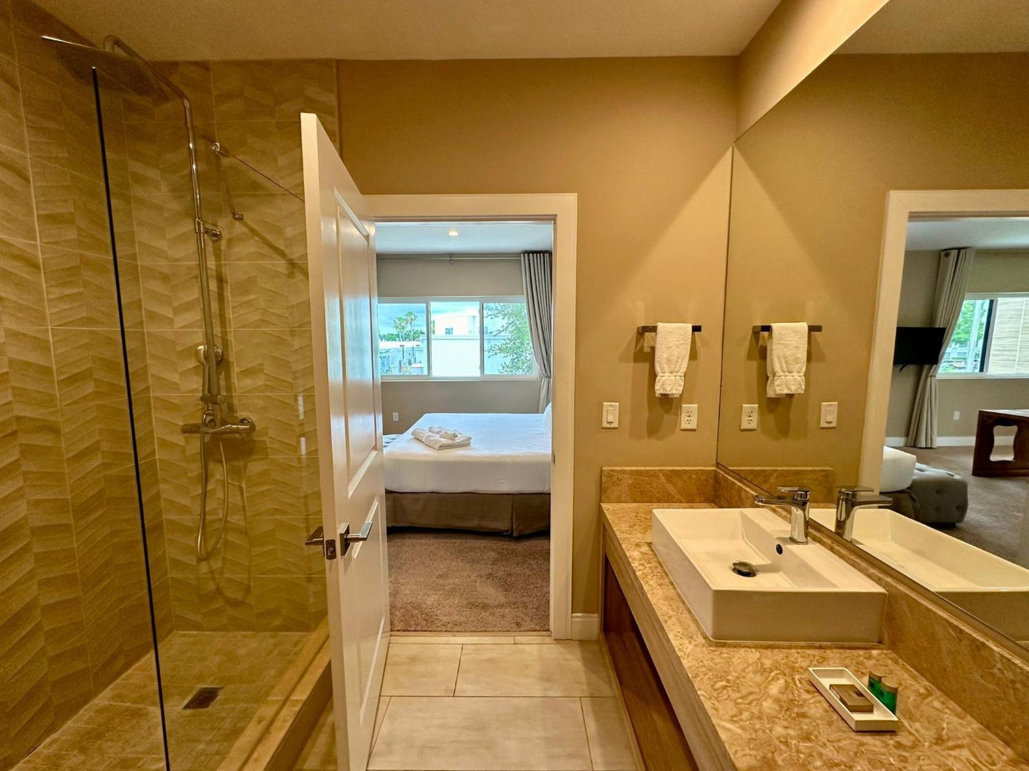 Luxury Home In Orlando With Private Hot Tub - 7 Min From Disney Parks - 3 Bedrooms And 4 Bathrooms! Exterior photo